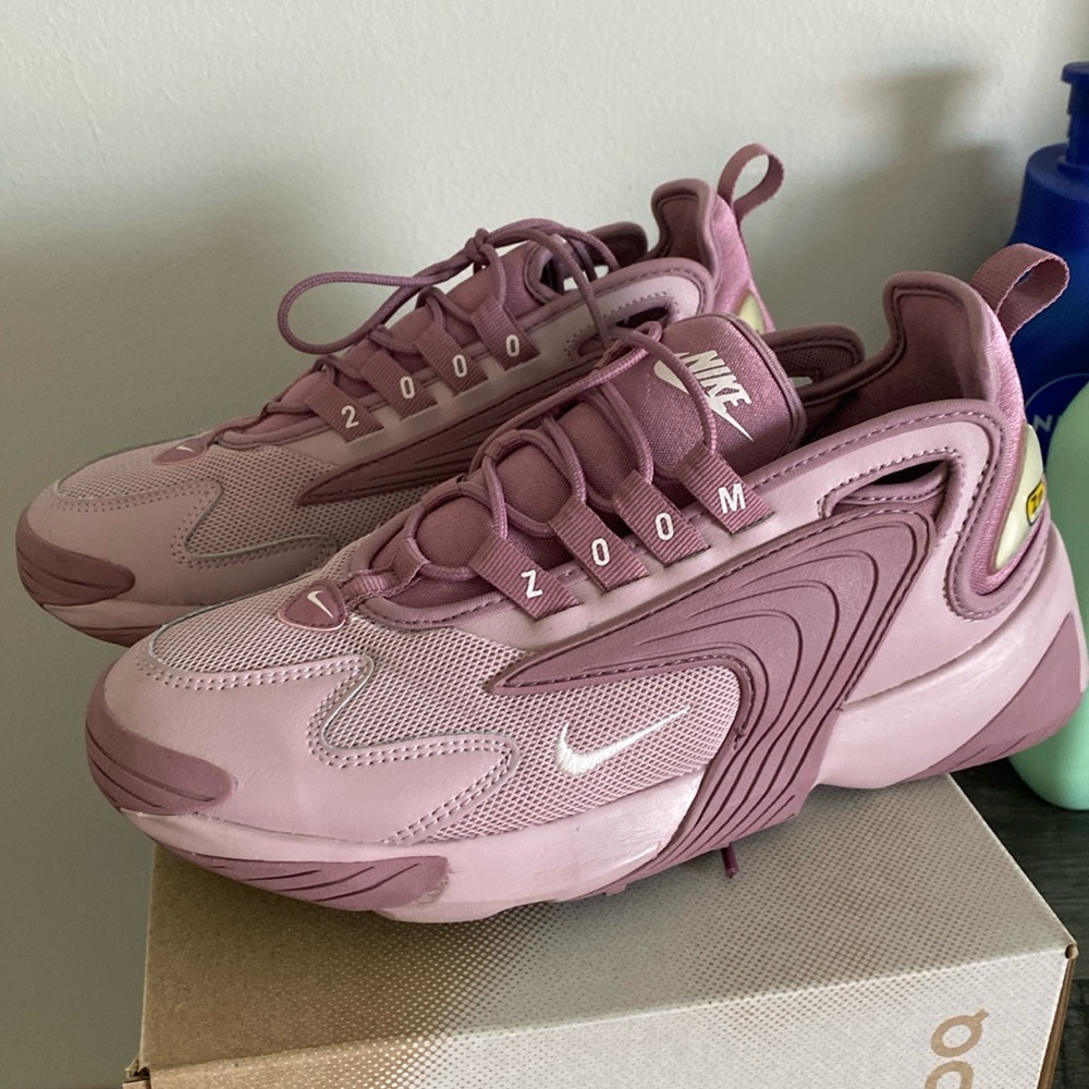 BARELY WORN PURPLE NIKE SNEAKERS